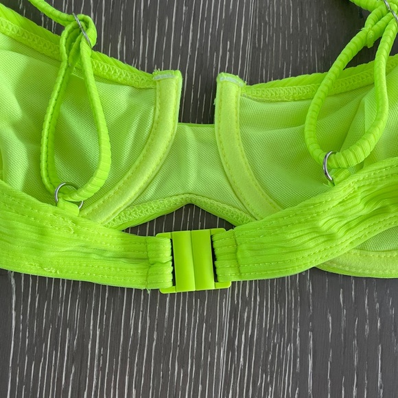 Pretty Little Thing Neon Swim Top - Picture 4 of 6
